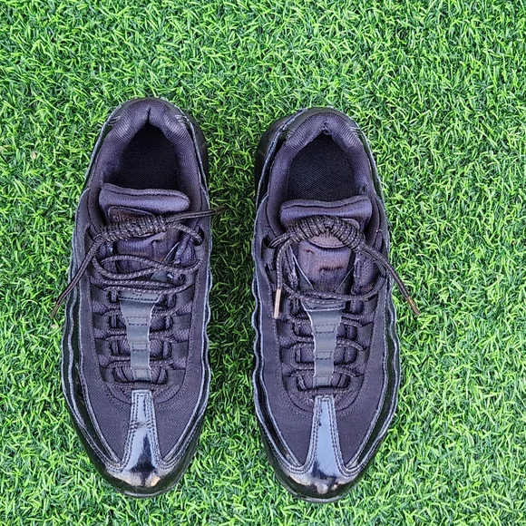 Nike Air Max 95 All Black Sneakers - Picture 2 of 6
